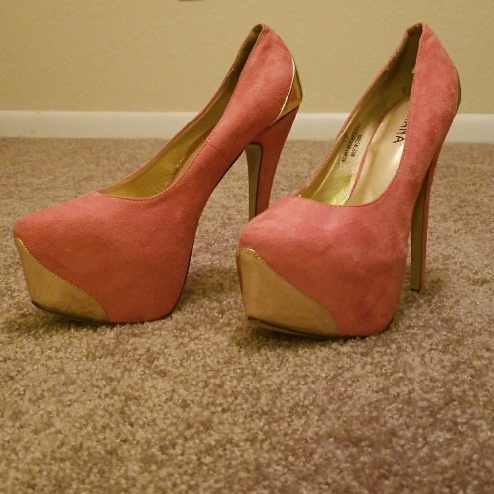 Heels - Picture 2 of 2